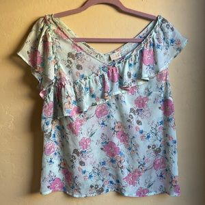 A•n•d floral blouse medium with ruffles sleeves